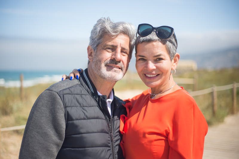 亞洲中老年長者溫馨微笑